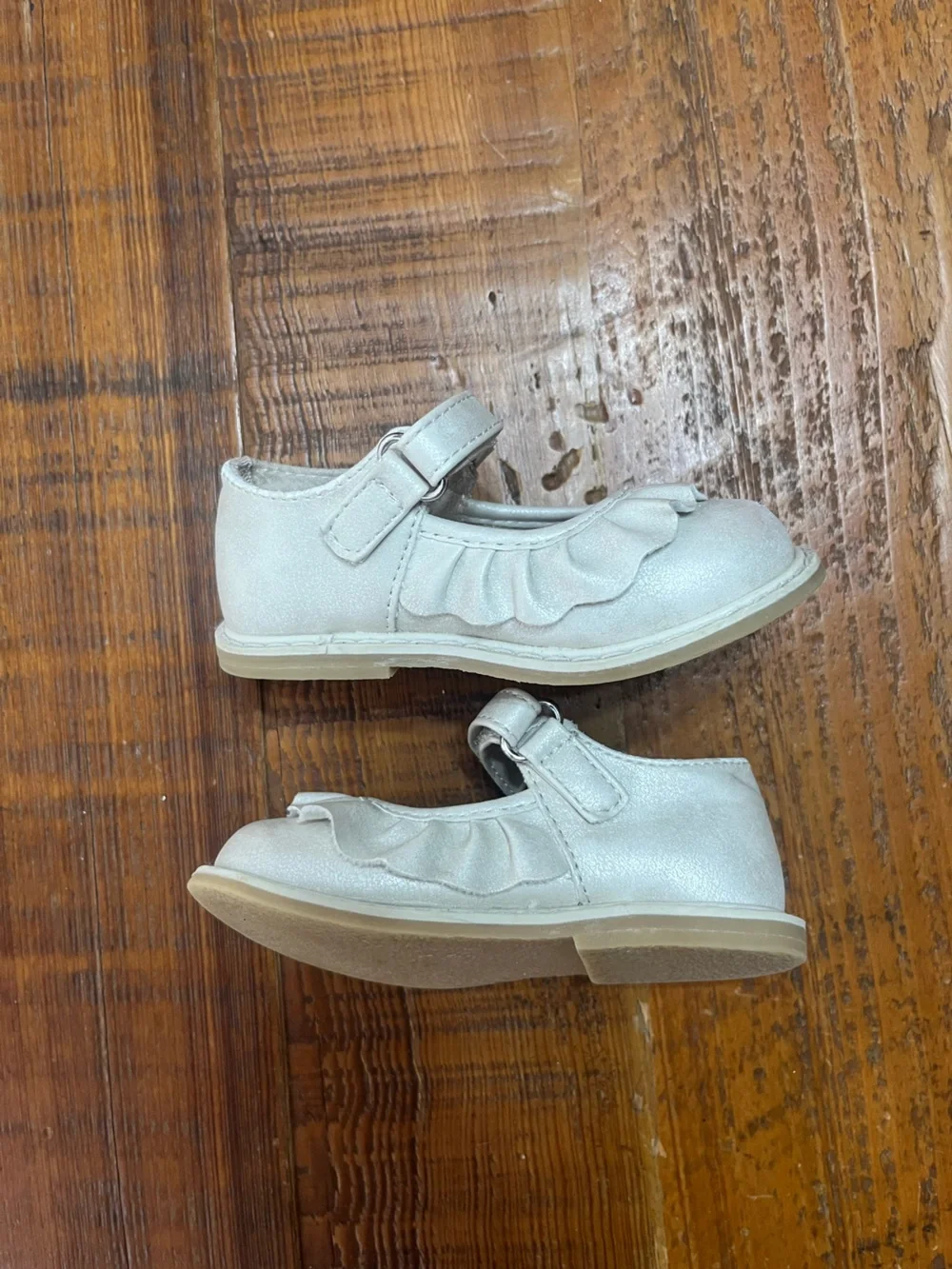 Baby Deer Kamdyn Mary Jane Ivory Shimmer Dress Shoes with Ruffle Trim Size 5